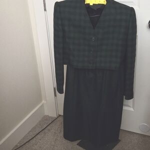 Oscar de la Renta women's suit size 14